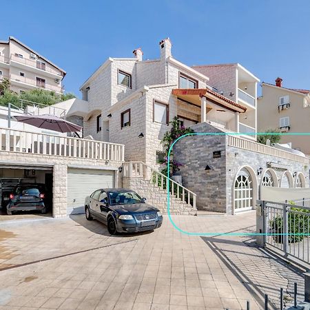 Apartments With Pool Vrdoljak Omiš Esterno foto