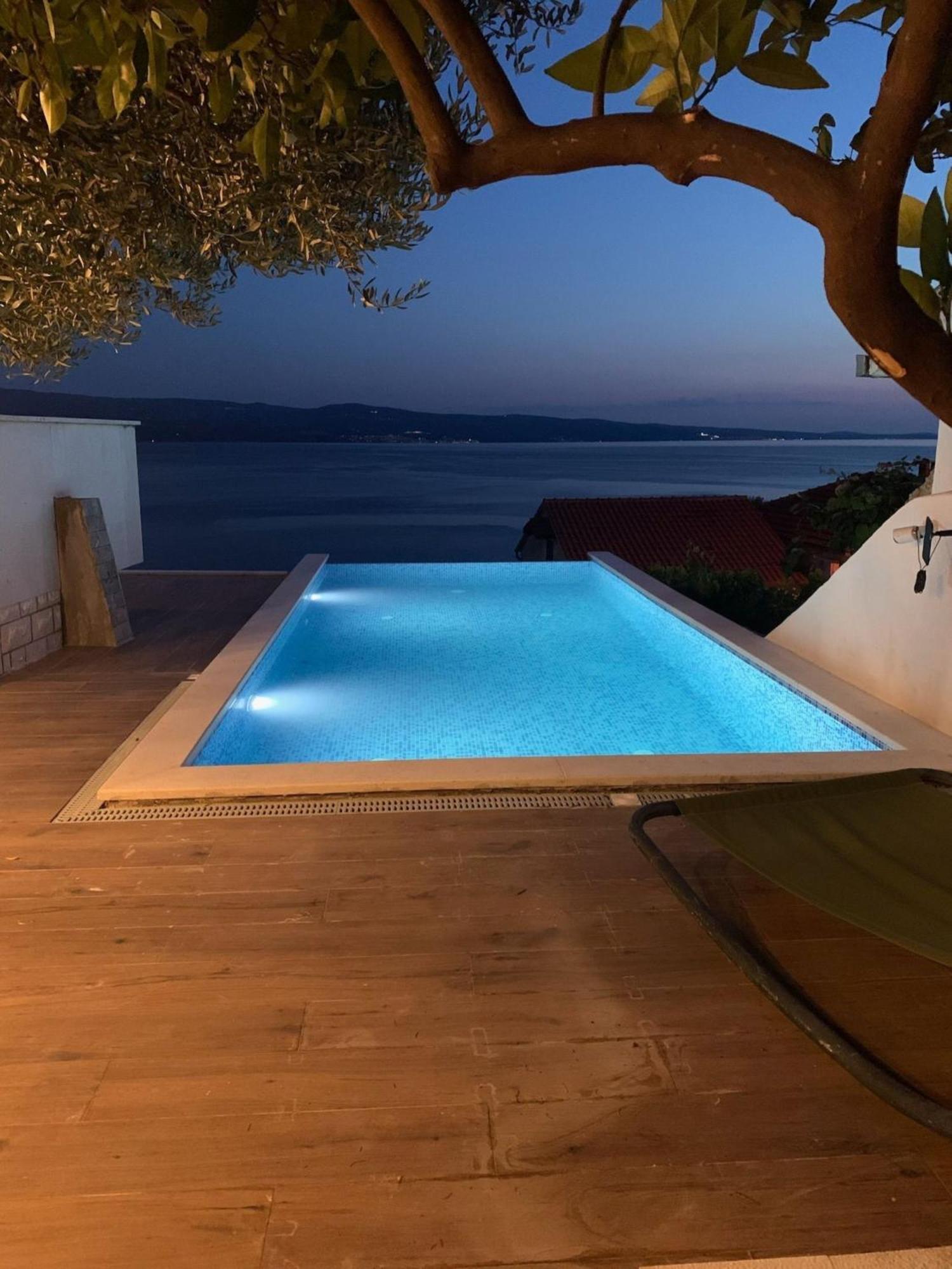 Apartments With Pool Vrdoljak Omiš Camera foto