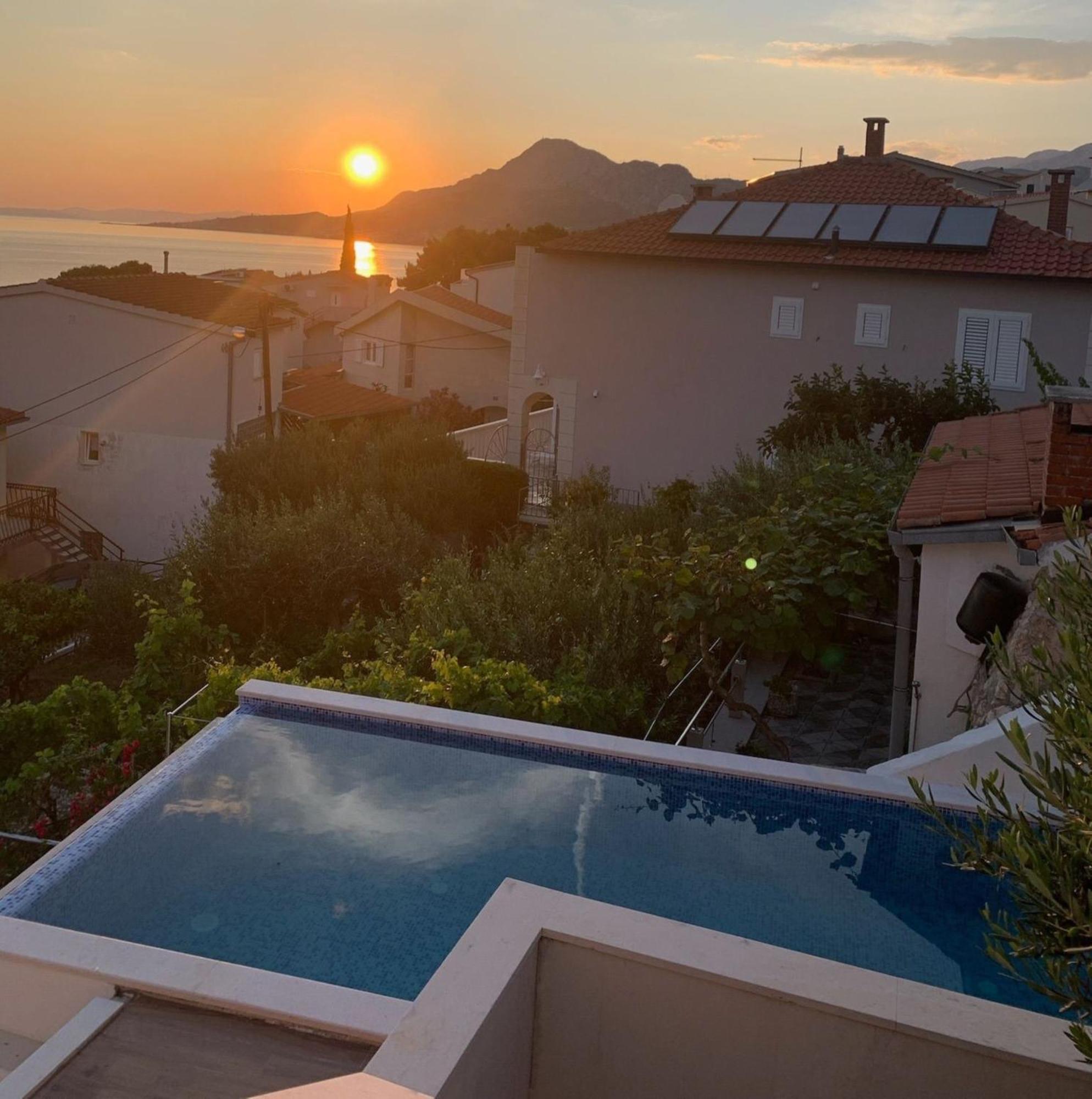 Apartments With Pool Vrdoljak Omiš Camera foto