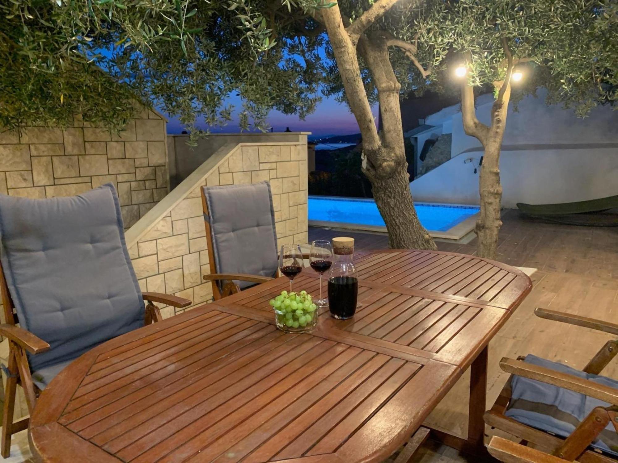 Apartments With Pool Vrdoljak Omiš Camera foto
