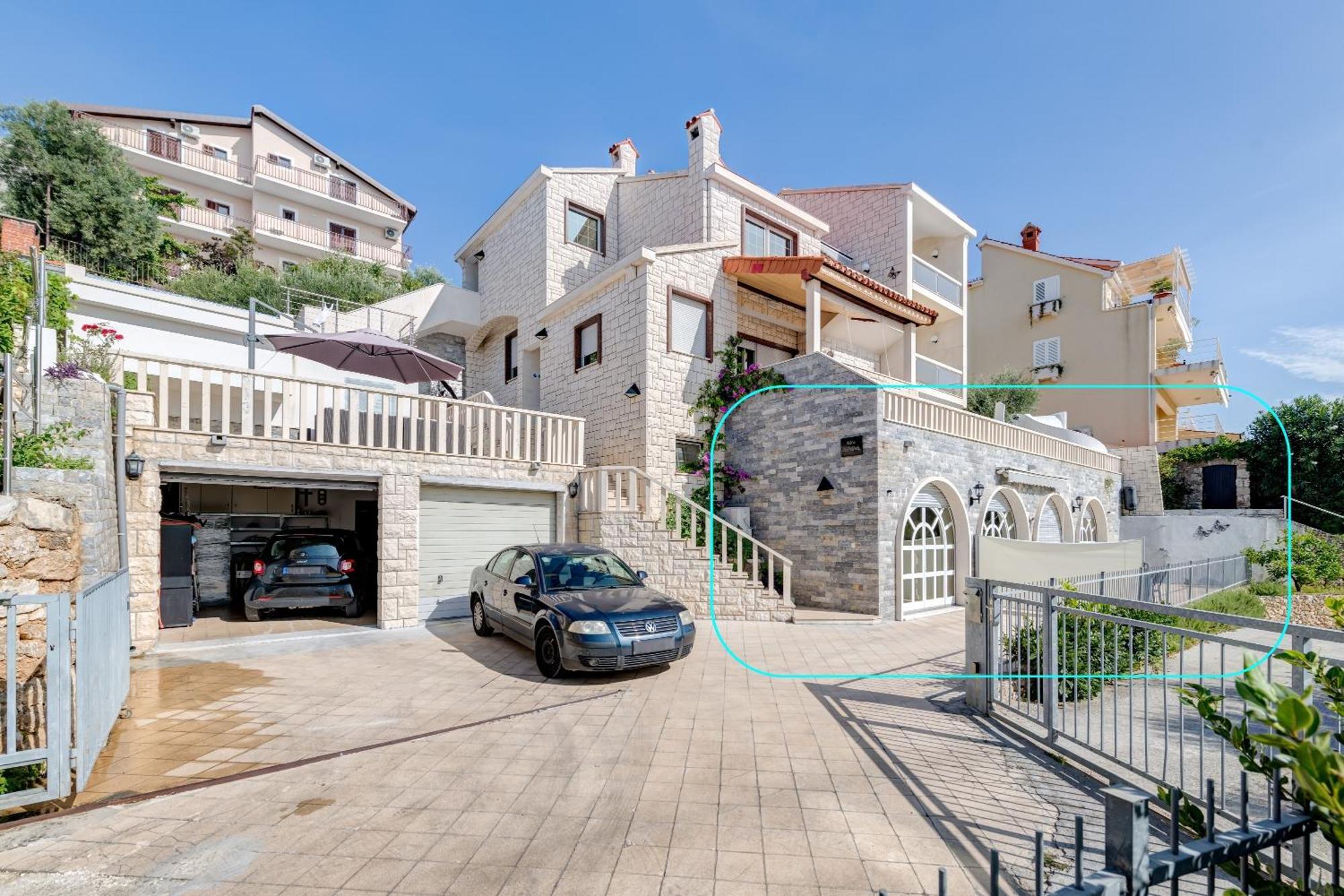 Apartments With Pool Vrdoljak Omiš Esterno foto