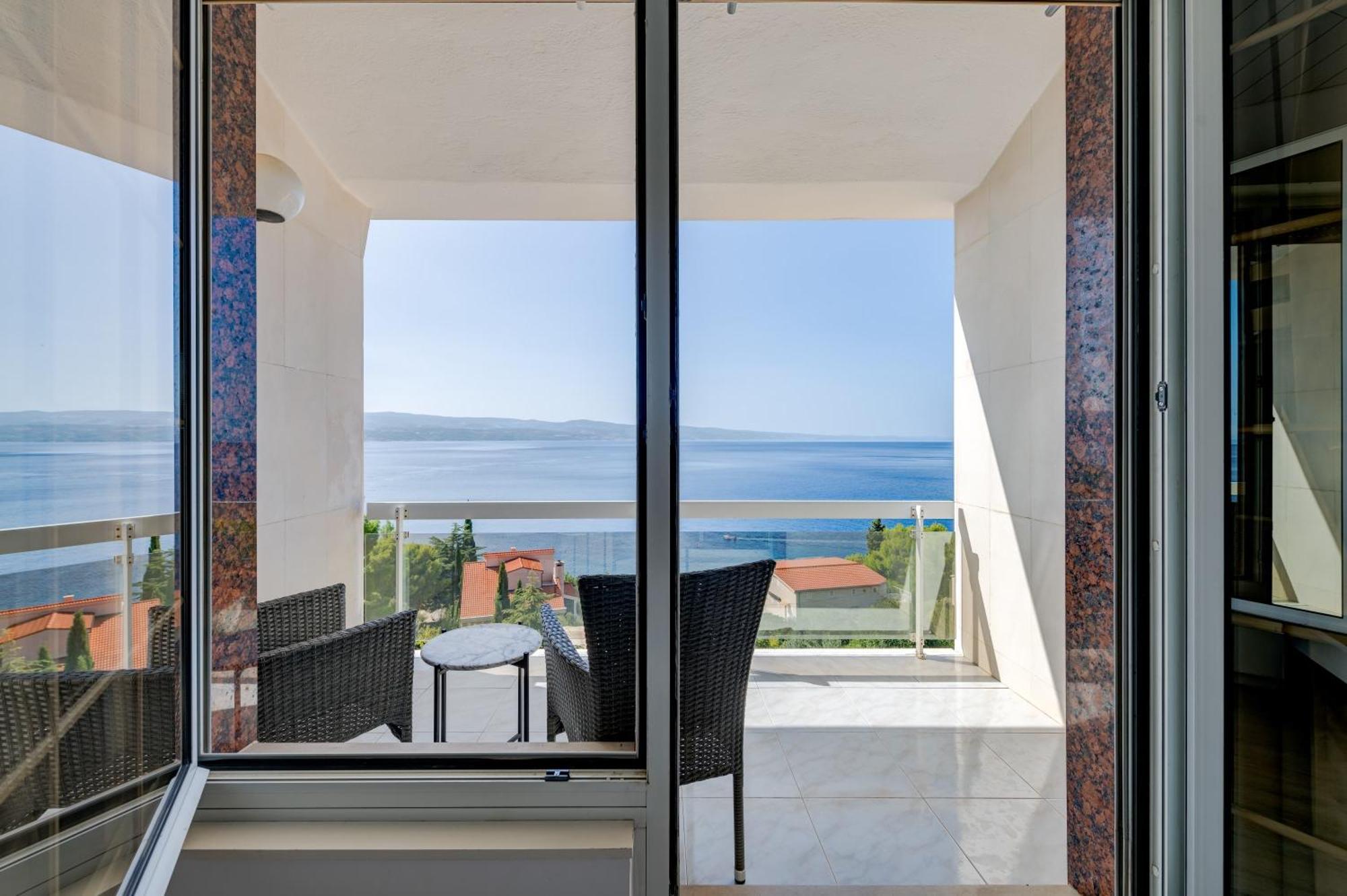 Apartments With Pool Vrdoljak Omiš Camera foto